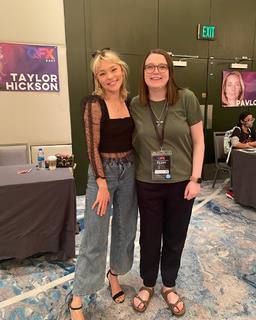 Taylor Hickson feet photo 8