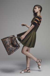 Taylor Hill feet photo thumbnail