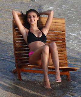 Taylor Hill feet photo thumbnail