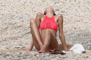 Taylor Hill feet photo thumbnail