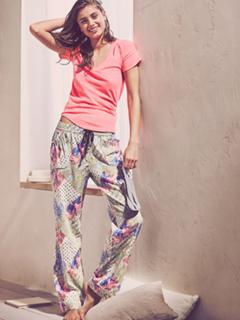 Taylor Hill feet photo thumbnail