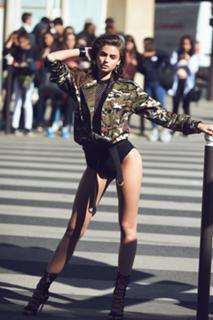 Taylor Hill feet photo thumbnail