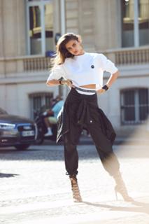 Taylor Hill feet photo thumbnail