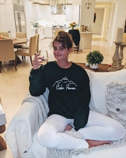 Taylor Hill feet photo thumbnail