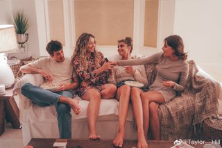 Taylor Hill feet photo thumbnail