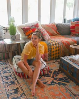 Taylor Hill feet photo thumbnail