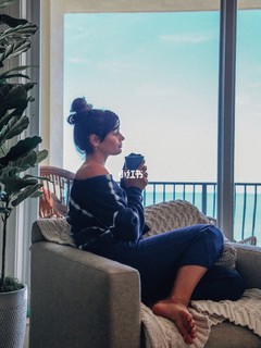 Taylor Hill feet photo thumbnail