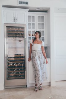 Taylor Hill feet photo thumbnail
