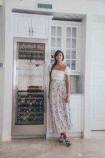 Taylor Hill feet photo thumbnail