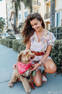 Taylor Hill feet photo thumbnail