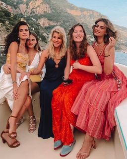 Taylor Hill feet photo thumbnail