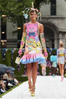 Taylor Hill feet photo thumbnail