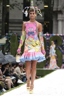 Taylor Hill feet photo thumbnail