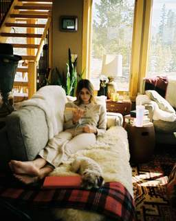 Taylor Hill feet photo thumbnail