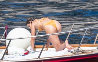 Taylor Hill feet photo thumbnail