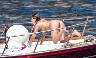 Taylor Hill feet photo thumbnail