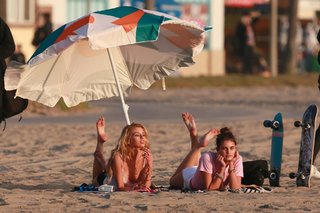 Taylor Hill feet photo thumbnail
