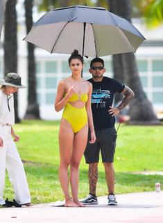 Taylor Hill feet photo thumbnail