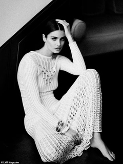 Taylor Hill feet photo thumbnail