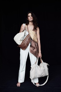 Taylor Hill feet photo thumbnail