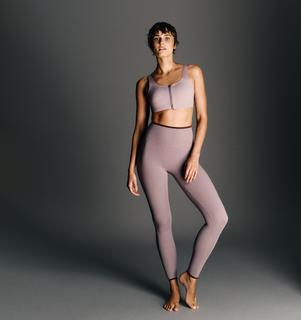 Taylor Hill feet photo thumbnail