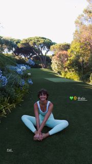 Taylor Hill feet photo thumbnail