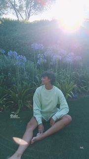 Taylor Hill feet photo thumbnail