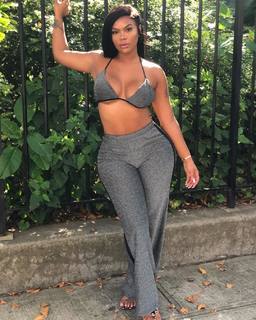 Taylor Hing feet photo thumbnail