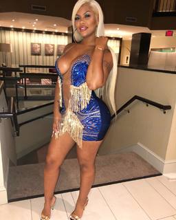 Taylor Hing feet photo thumbnail