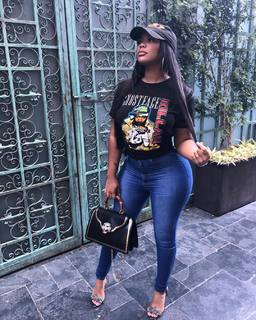 Taylor Hing feet photo thumbnail