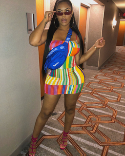 Taylor Hing feet photo thumbnail