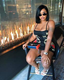 Taylor Hing feet photo thumbnail