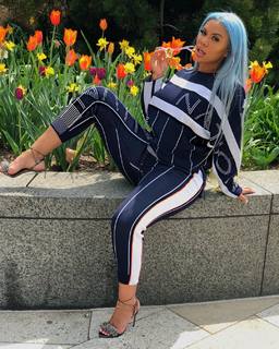 Taylor Hing feet photo thumbnail