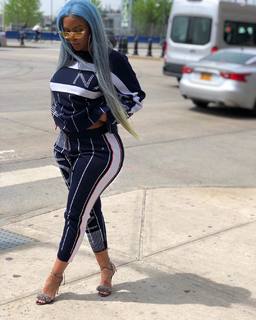 Taylor Hing feet photo thumbnail