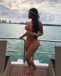 Taylor Hing feet photo thumbnail