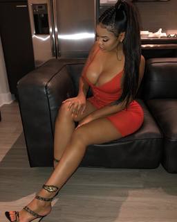 Taylor Hing feet photo thumbnail