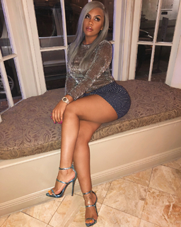 Taylor Hing feet photo thumbnail