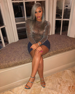 Taylor Hing feet photo thumbnail