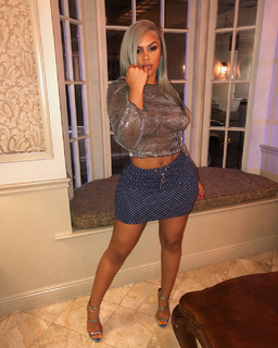 Taylor Hing feet photo thumbnail