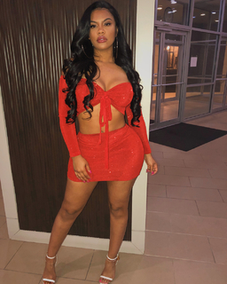 Taylor Hing feet photo thumbnail