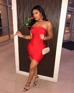 Taylor Hing feet photo thumbnail