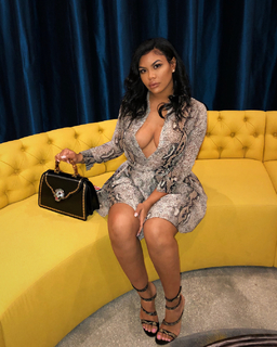 Taylor Hing feet photo thumbnail