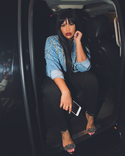 Taylor Hing feet photo thumbnail