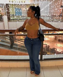 Taylor Hing feet photo thumbnail