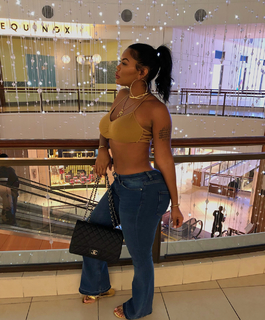 Taylor Hing feet photo thumbnail