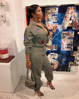 Taylor Hing feet photo thumbnail