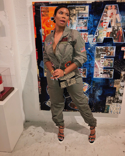 Taylor Hing feet photo thumbnail