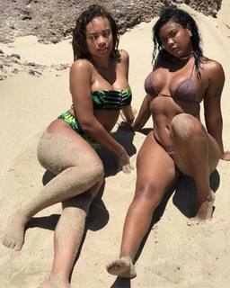 Taylor Hing feet photo thumbnail