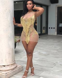 Taylor Hing feet photo thumbnail