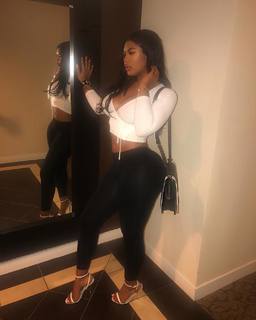 Taylor Hing feet photo thumbnail